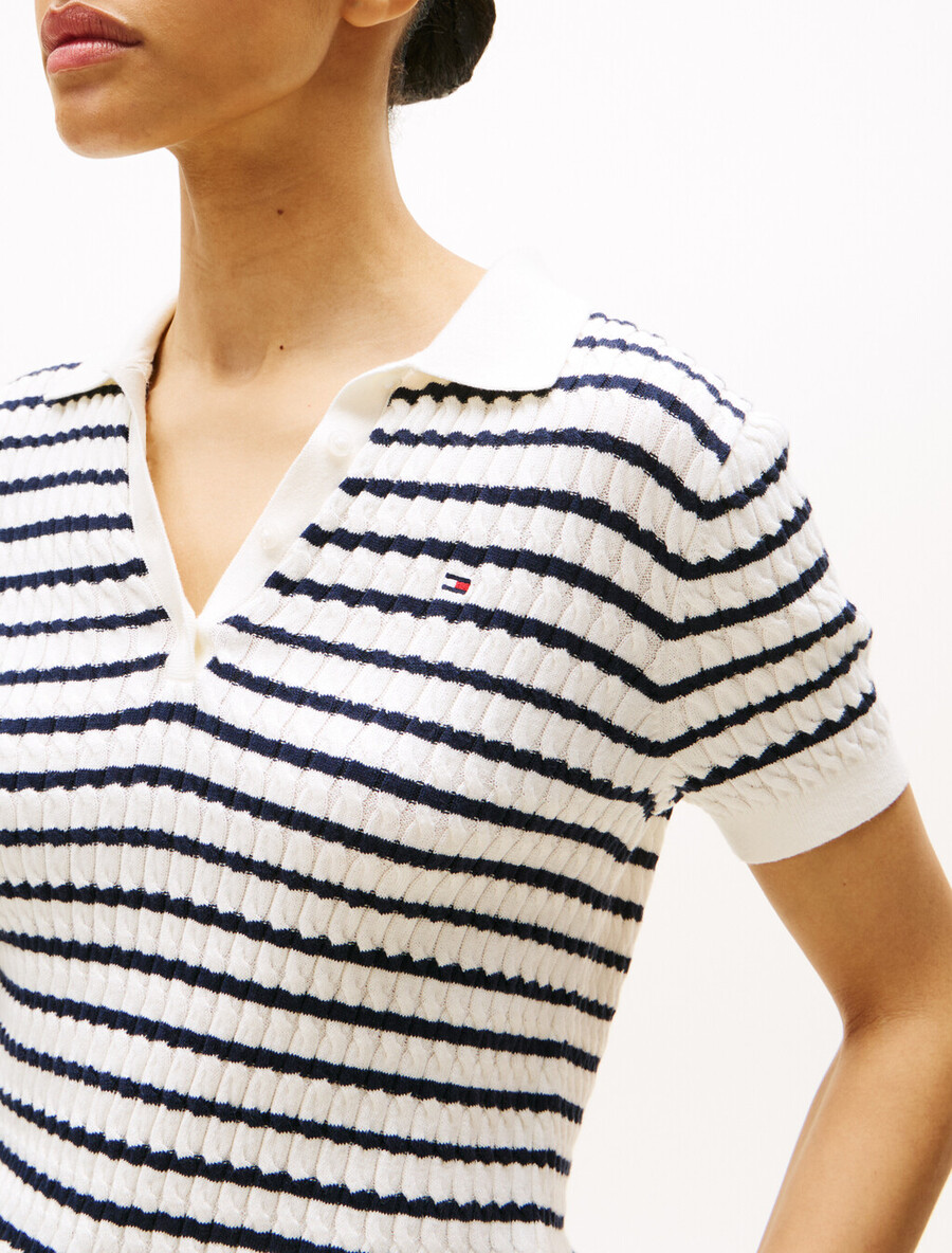 polo-pullover mit zopfmuster und kurzen Ärmeln