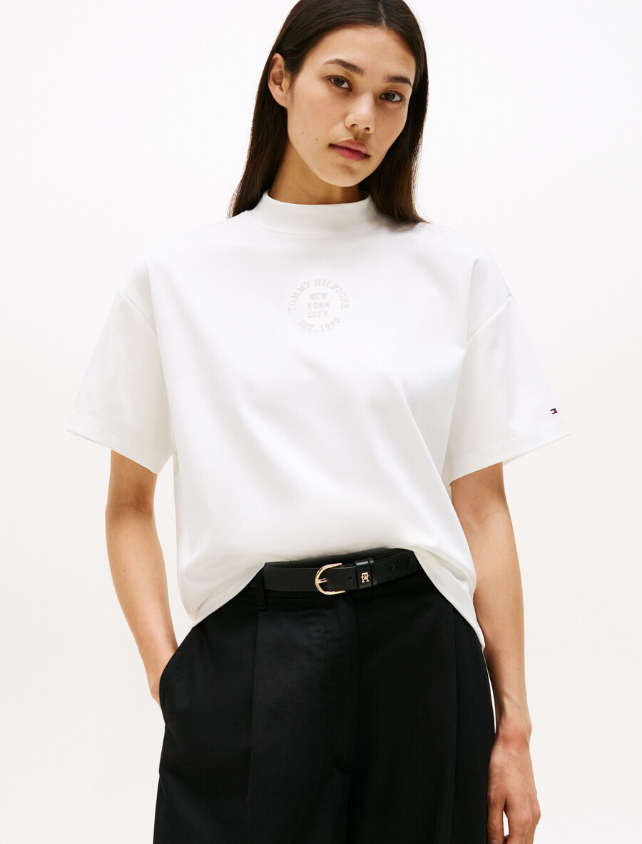 t-shirt mit stempelprint und lockerem stehkragen