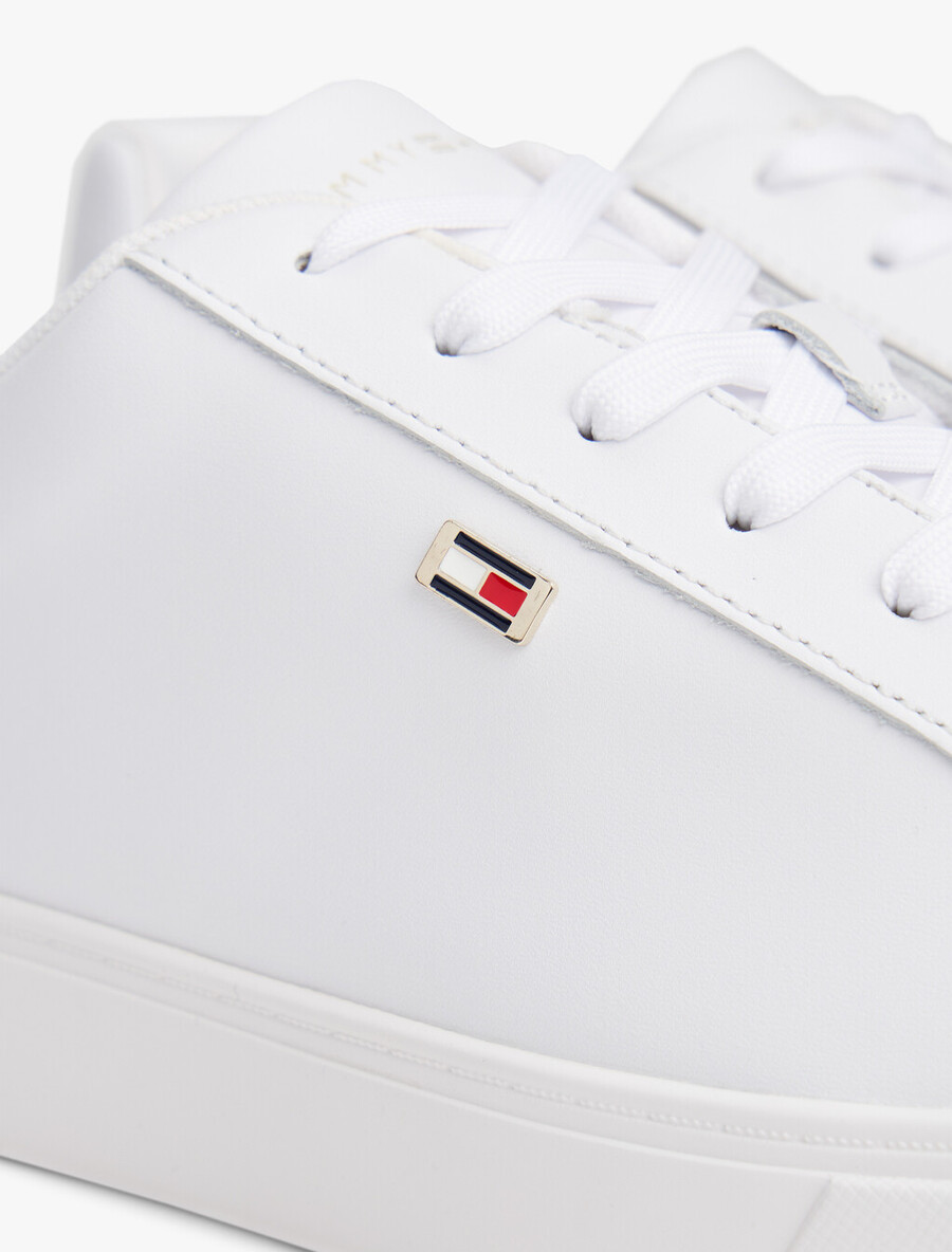 flag court sneaker