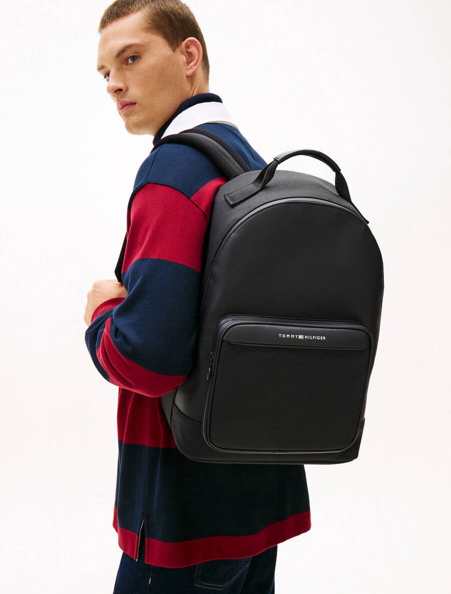 rucksack mit metalllogo