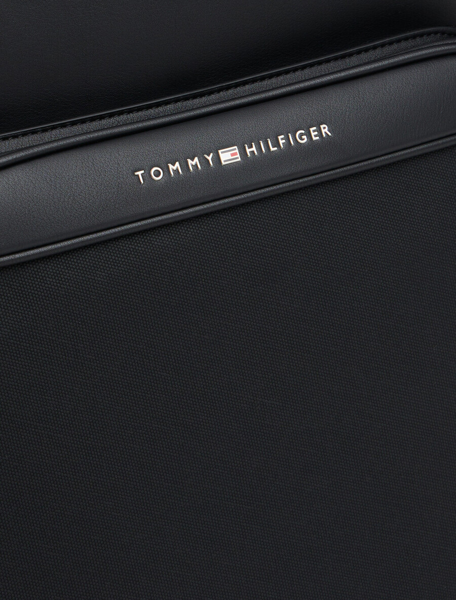 rucksack mit metalllogo