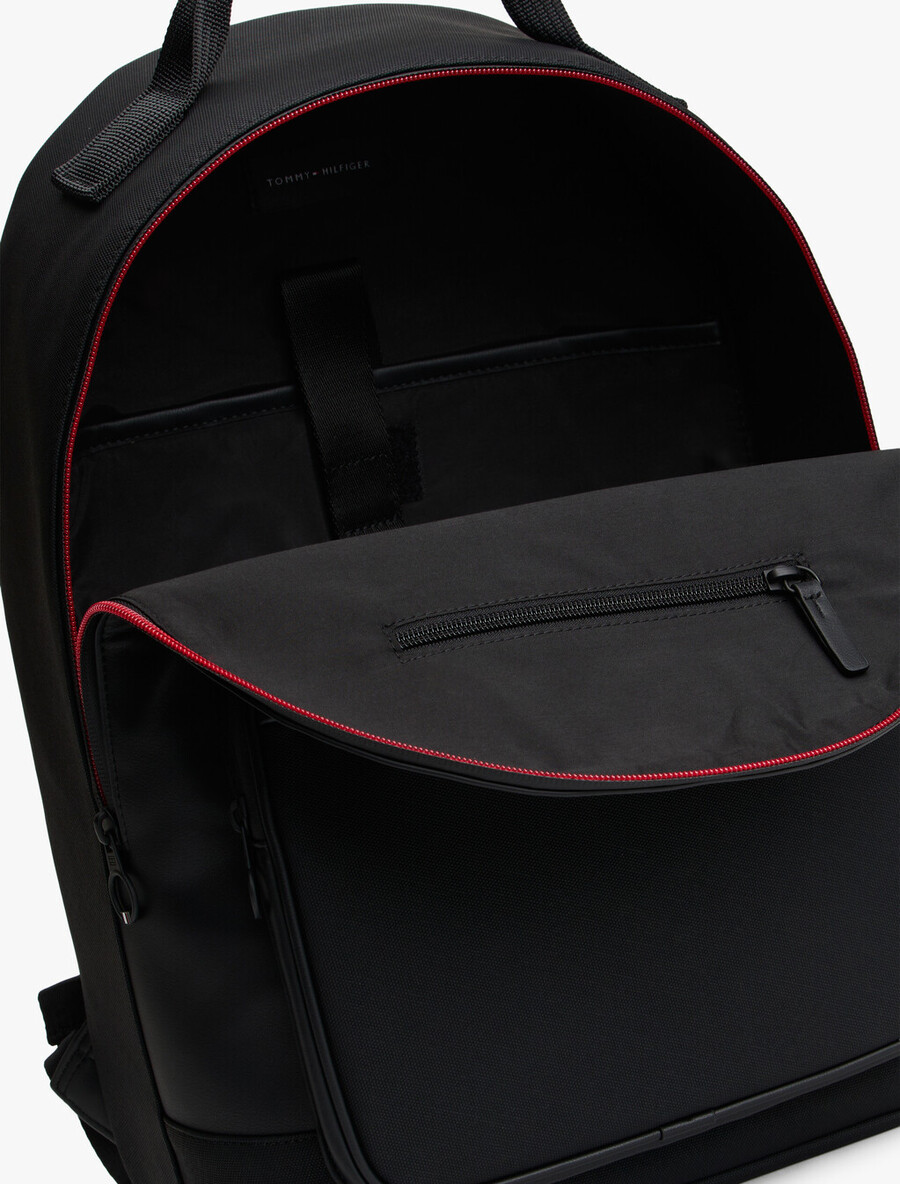 rucksack mit metalllogo