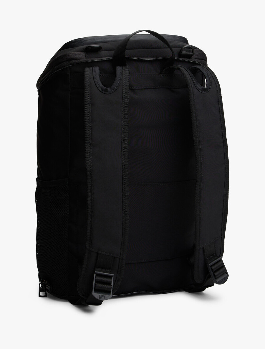faltbarer rucksack mit textillogo