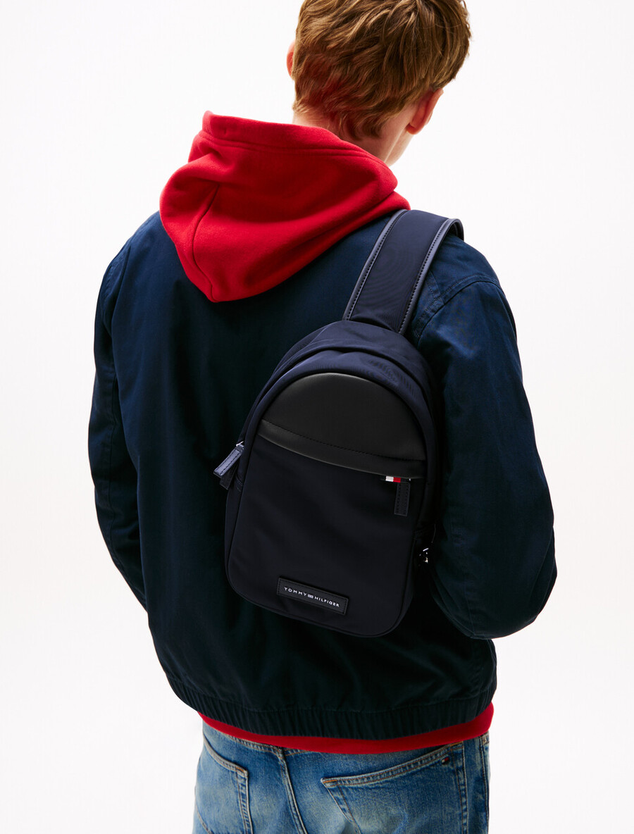 umhängetasche mit logo-patch