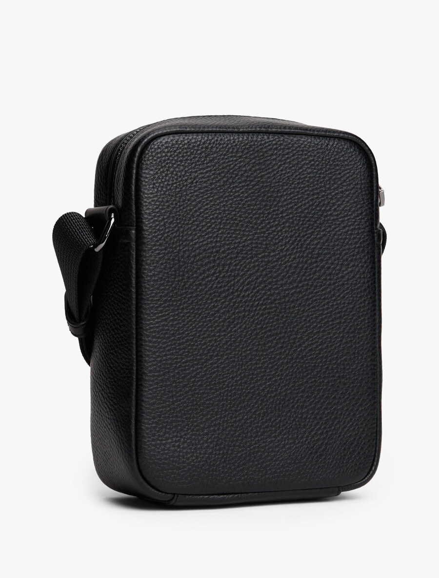 crossbody-reportertasche mit metalllogo