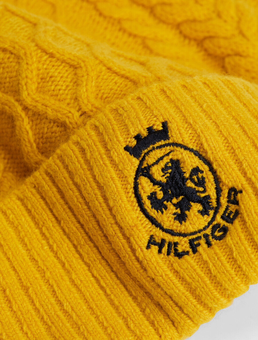 th crest cable knit beanie