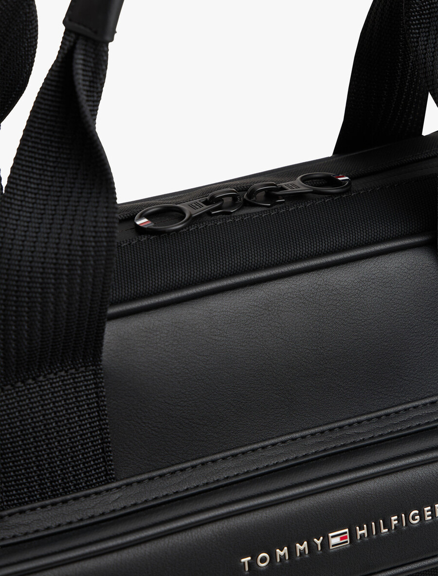 laptoptasche mit metalllogo