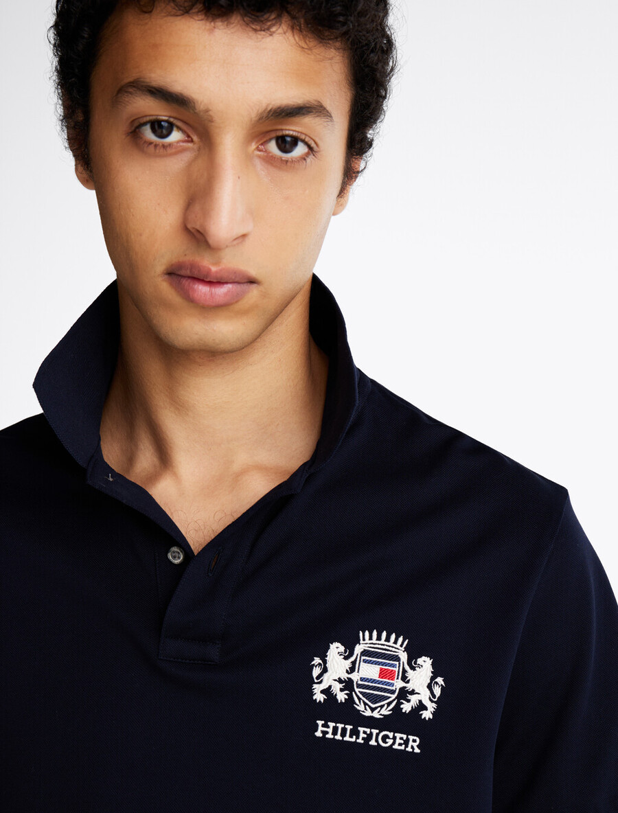 poloshirt mit logostickerei in regulärer passform