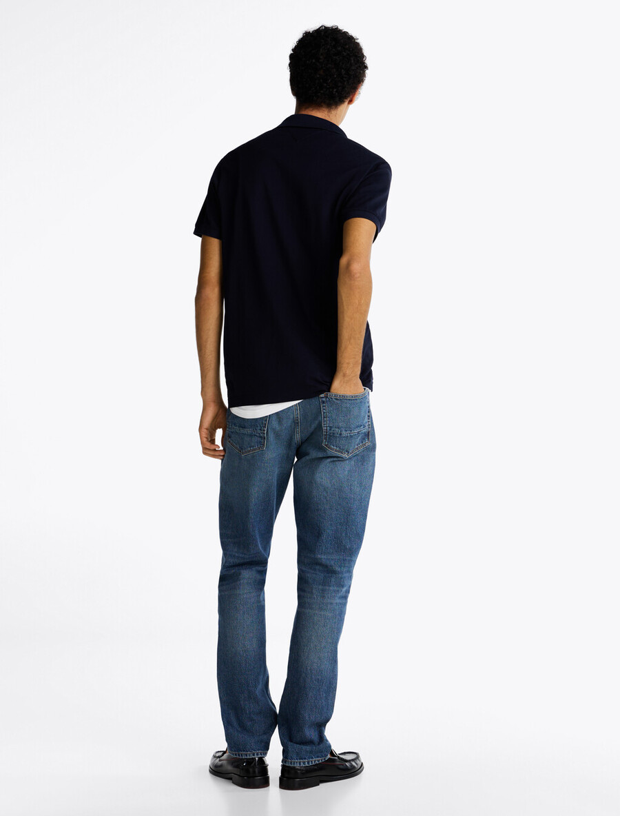 poloshirt mit logostickerei in regulärer passform