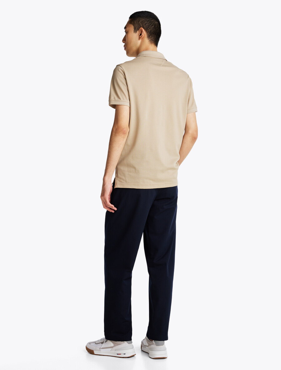 poloshirt mit logostickerei in regulärer passform
