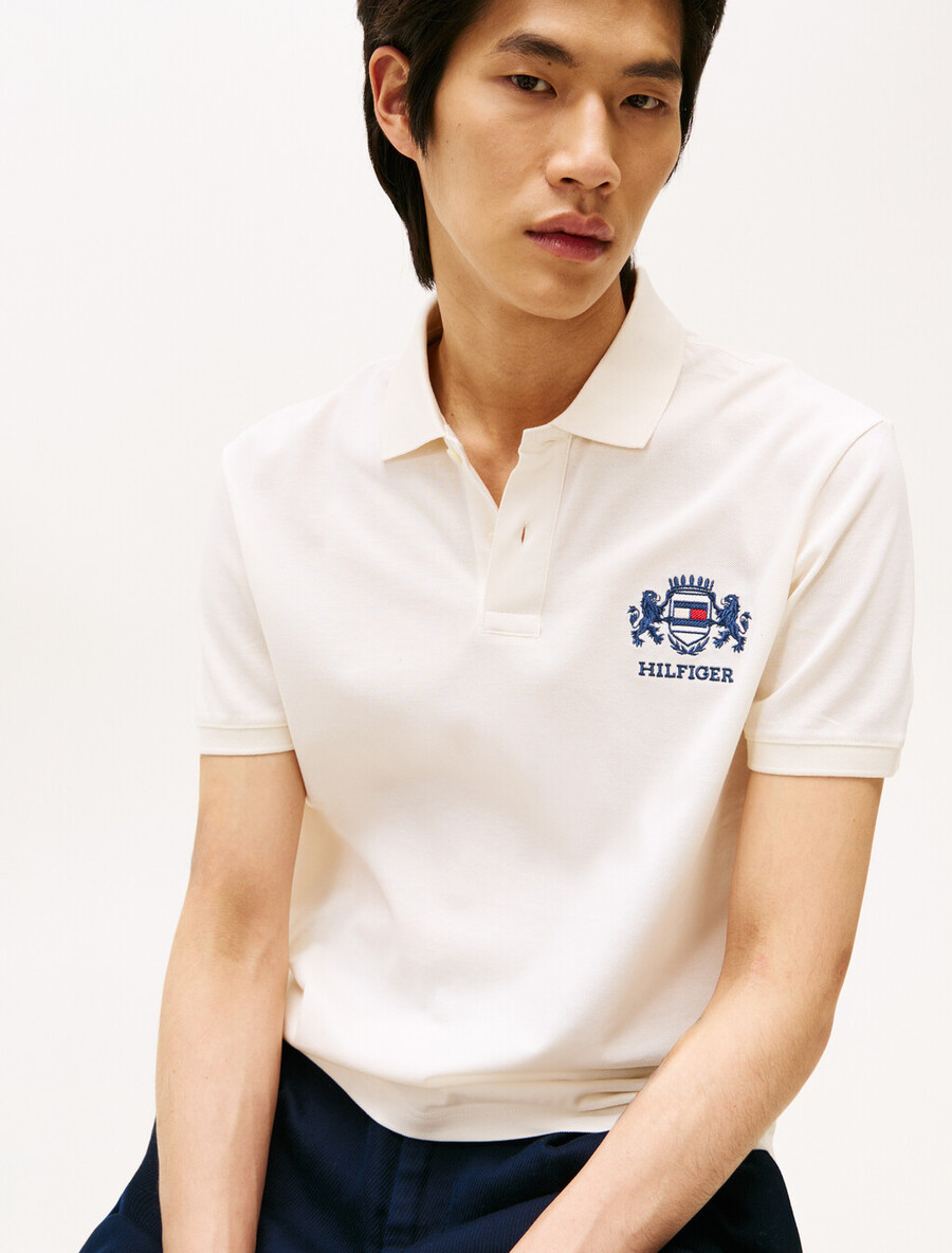 poloshirt mit logostickerei in regulärer passform