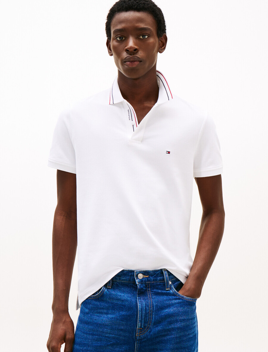 poloshirt mit regulärer passform und abgerundetem kragen