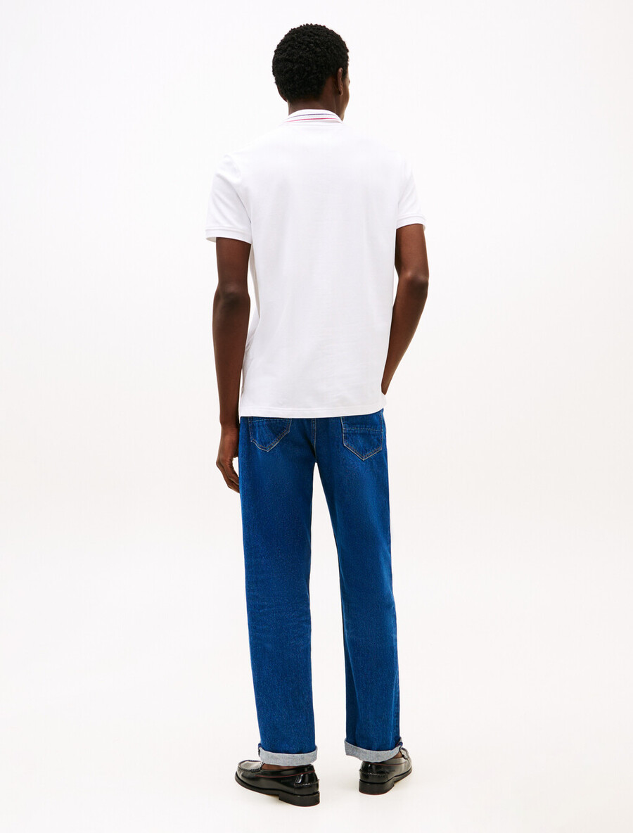 poloshirt mit regulärer passform und abgerundetem kragen
