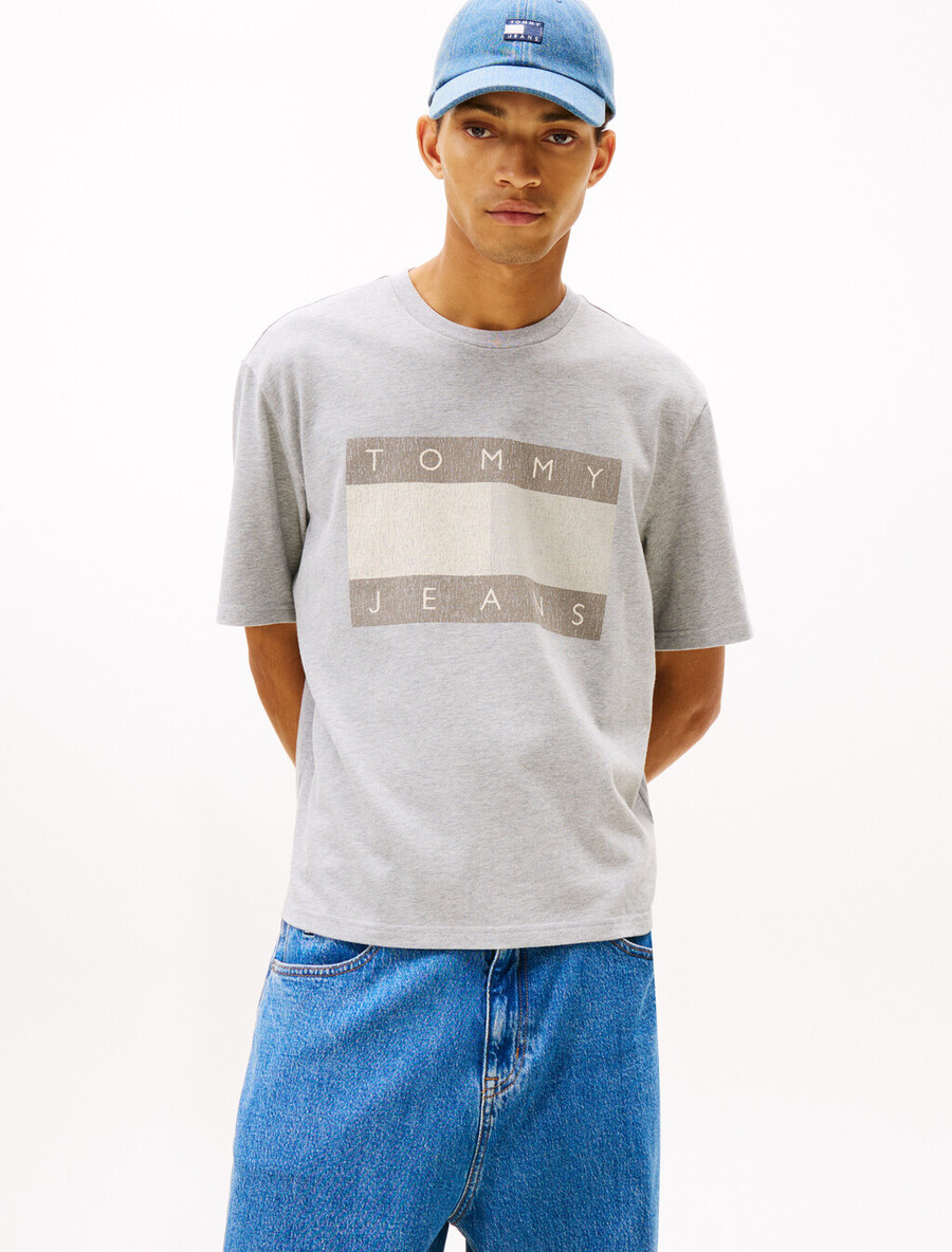 t-shirt mit flaggen-aufdruck im 90er-jahre-stil