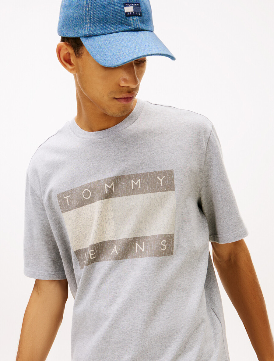 t-shirt mit flaggen-aufdruck im 90er-jahre-stil