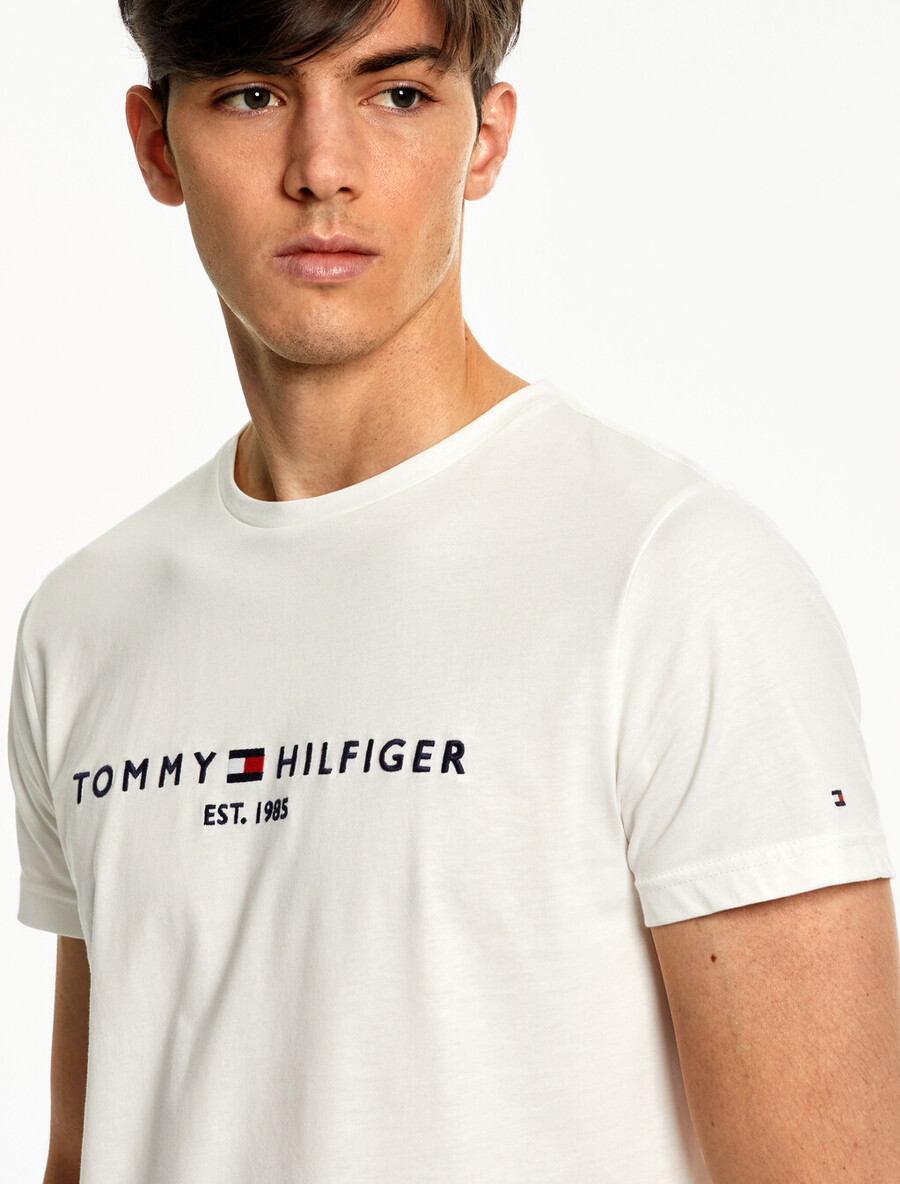 t-shirt mit logo aus bio-baumwolle