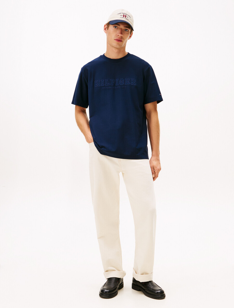 t-shirt mit logostickerei und lockerem rundhalsausschnitt