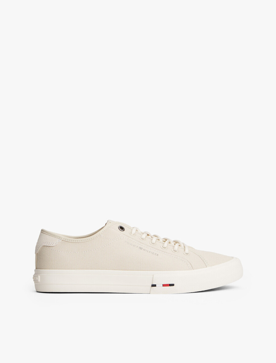 vulcan canvas low top sneaker