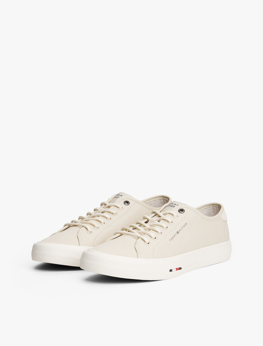 vulcan canvas low top sneaker