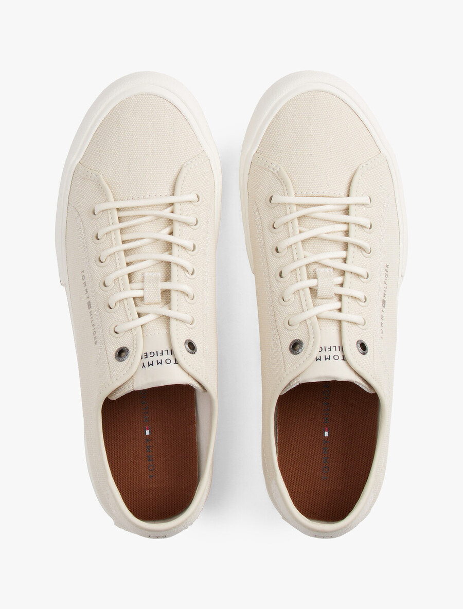 vulcan canvas low top sneaker