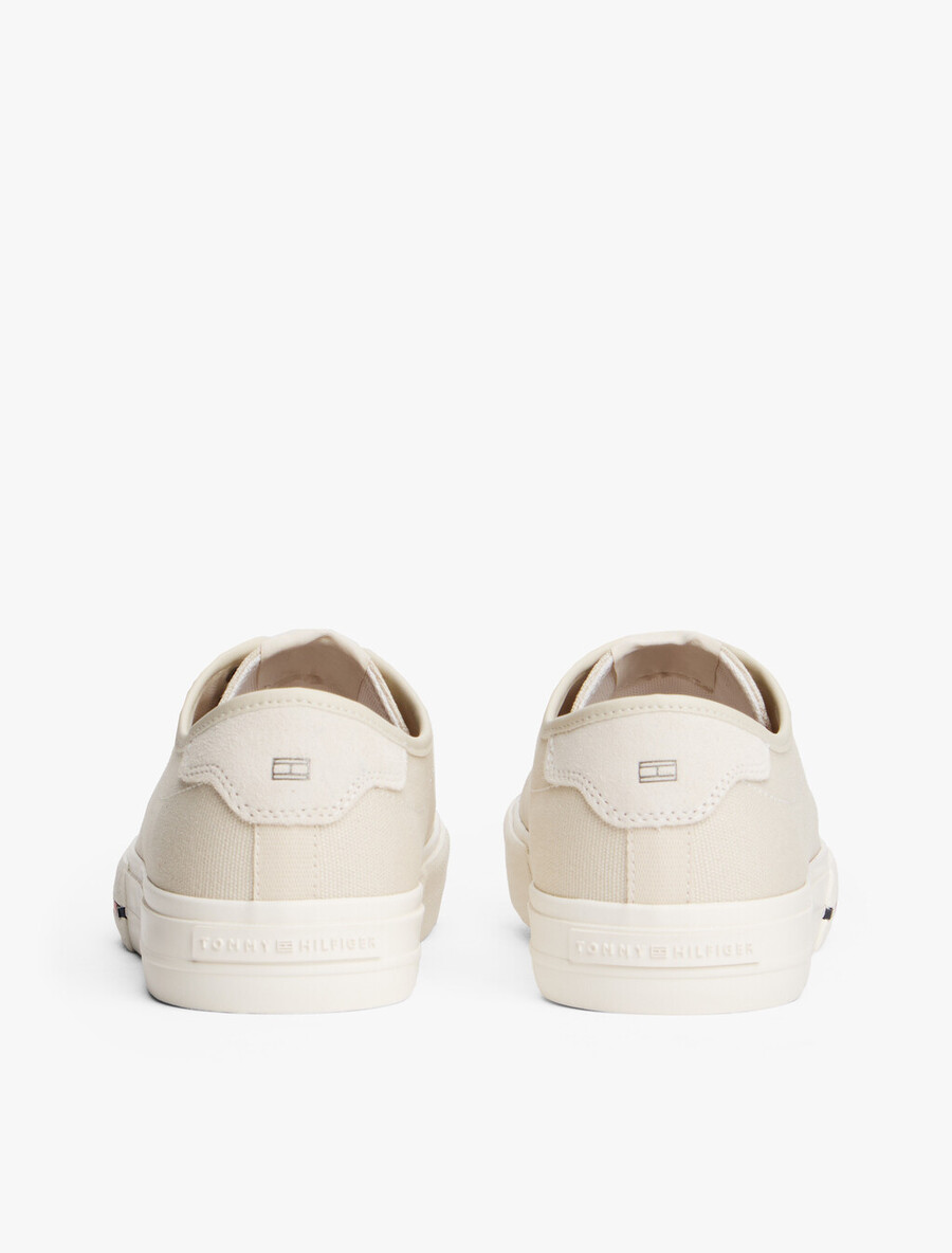 vulcan canvas low top sneaker