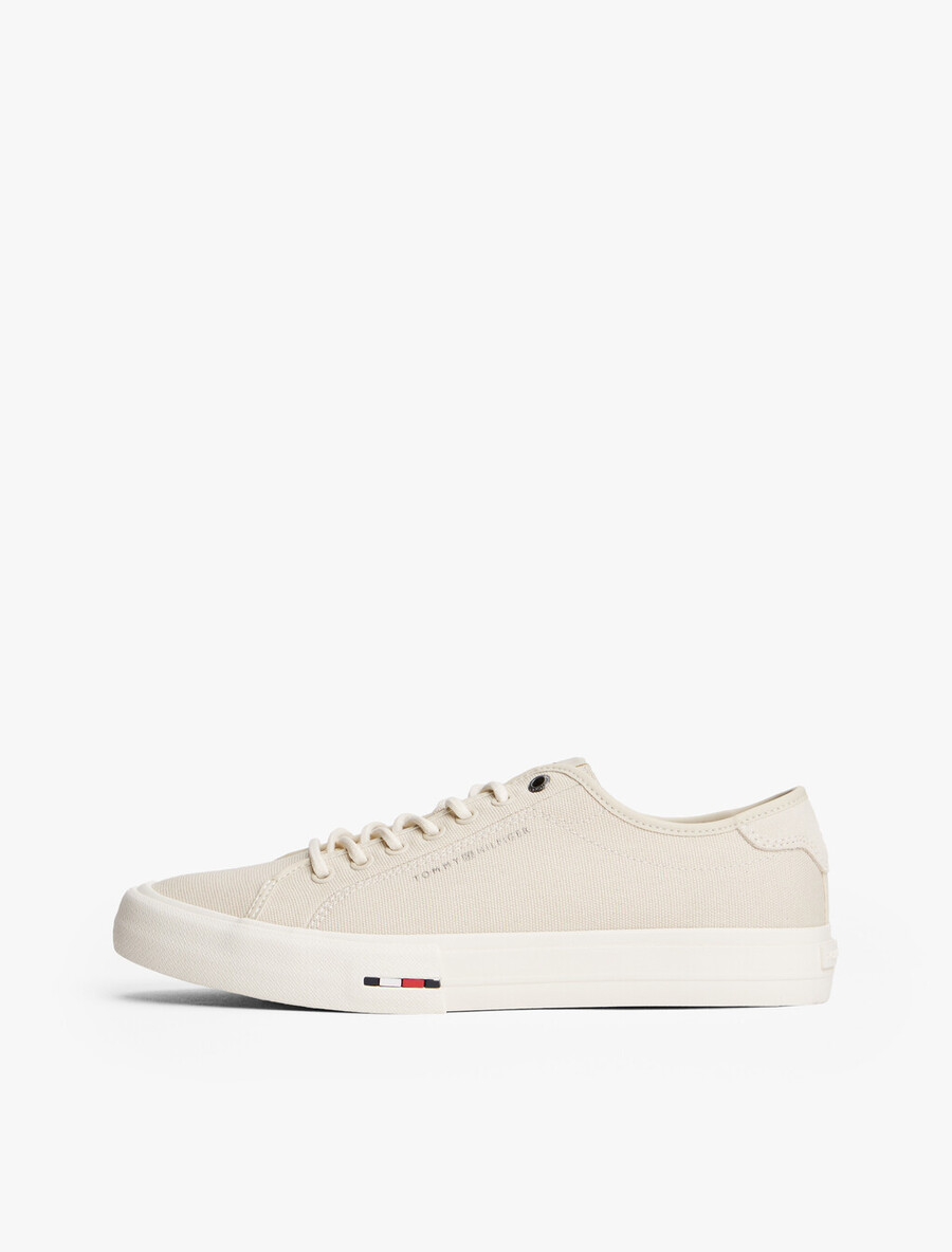 vulcan canvas low top sneaker