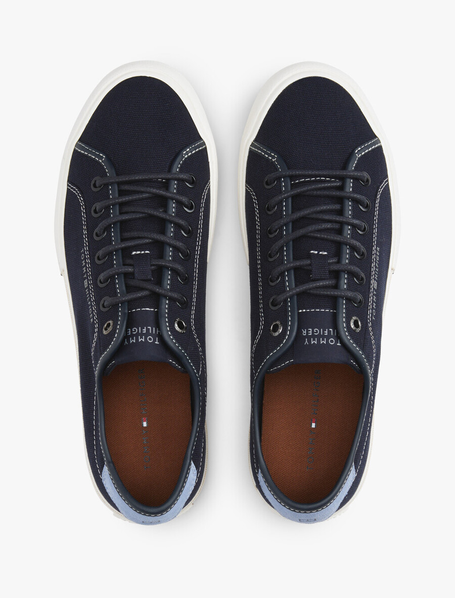 vulcan canvas low top sneaker