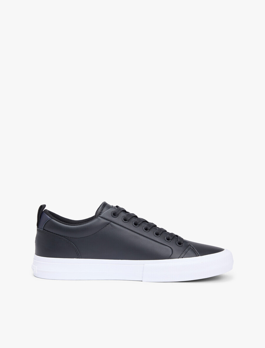 sneaker aus geprägtem leder mit kontrastierender zwischensohle
