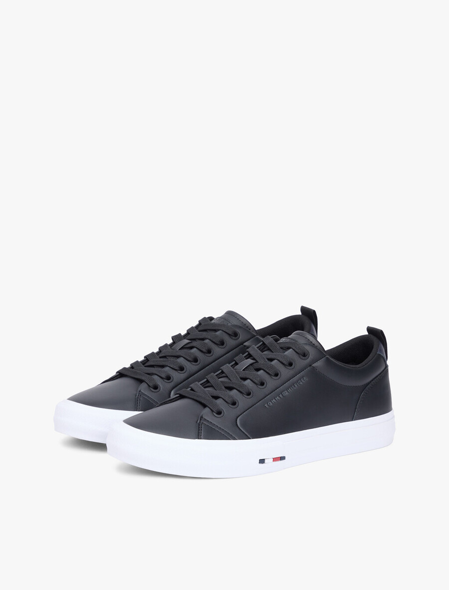 sneaker aus geprägtem leder mit kontrastierender zwischensohle