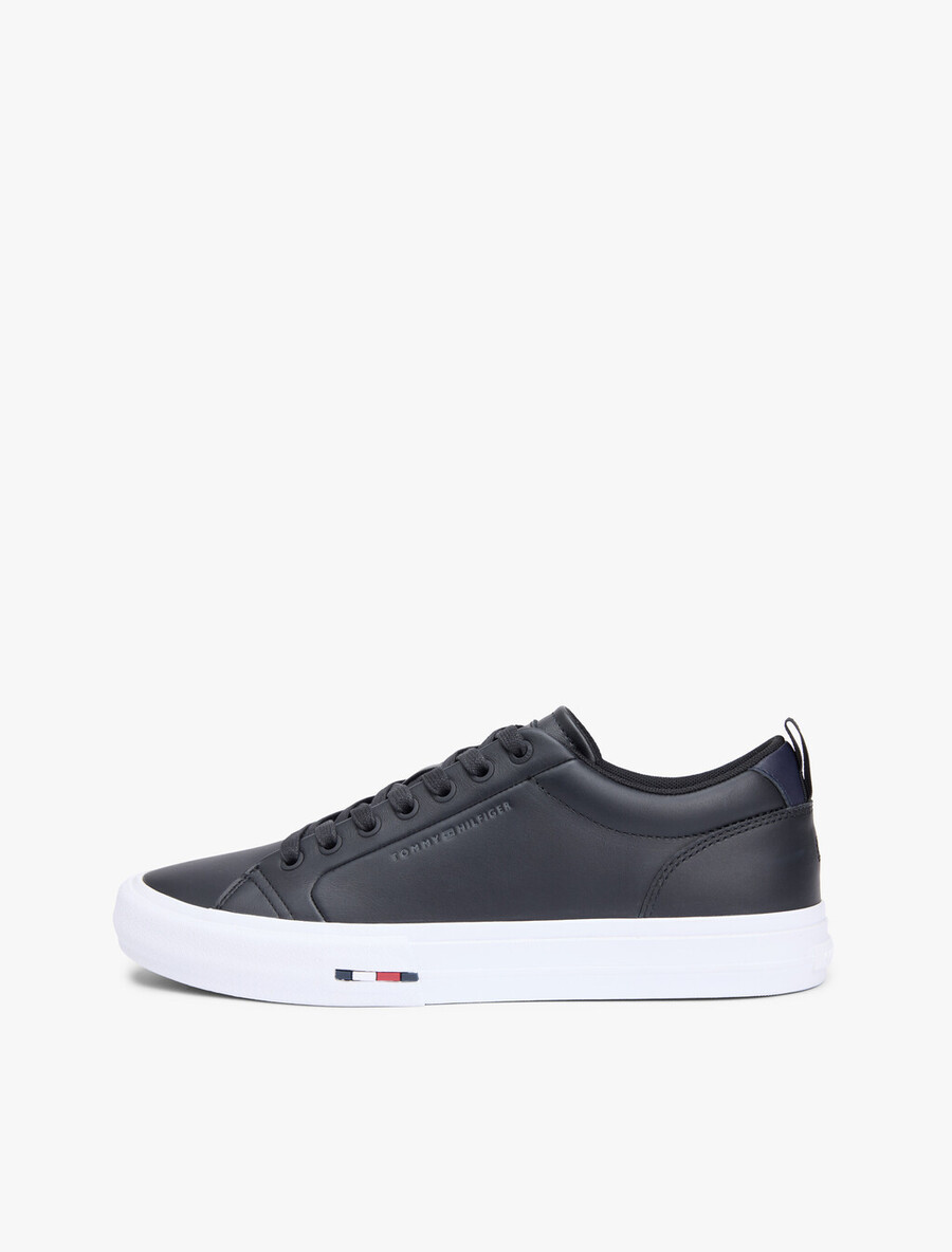sneaker aus geprägtem leder mit kontrastierender zwischensohle