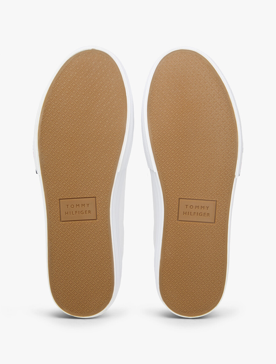 sneaker aus geprägtem leder mit kontrastierender zwischensohle