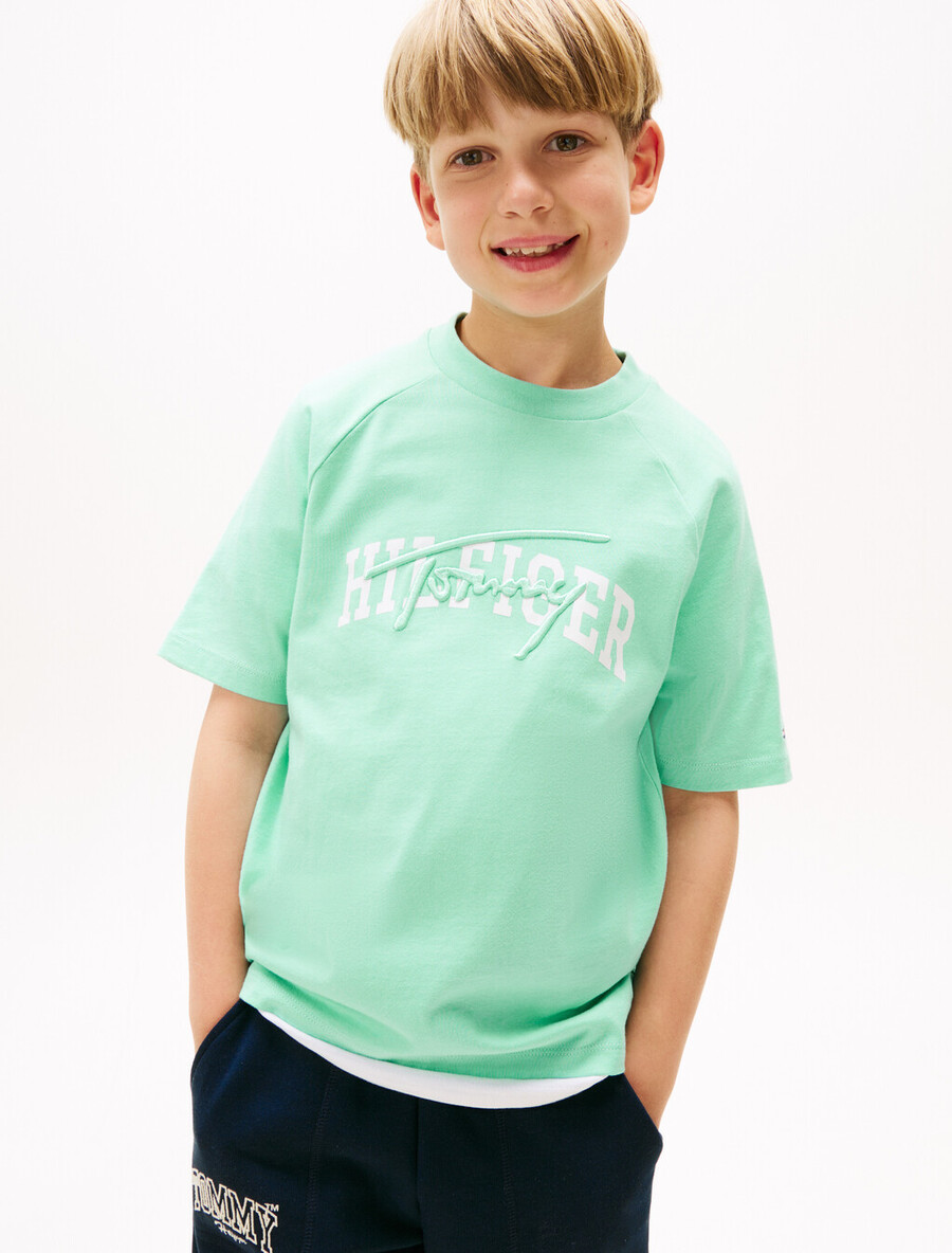 jungen t-shirt mit gemischtem grafikprint