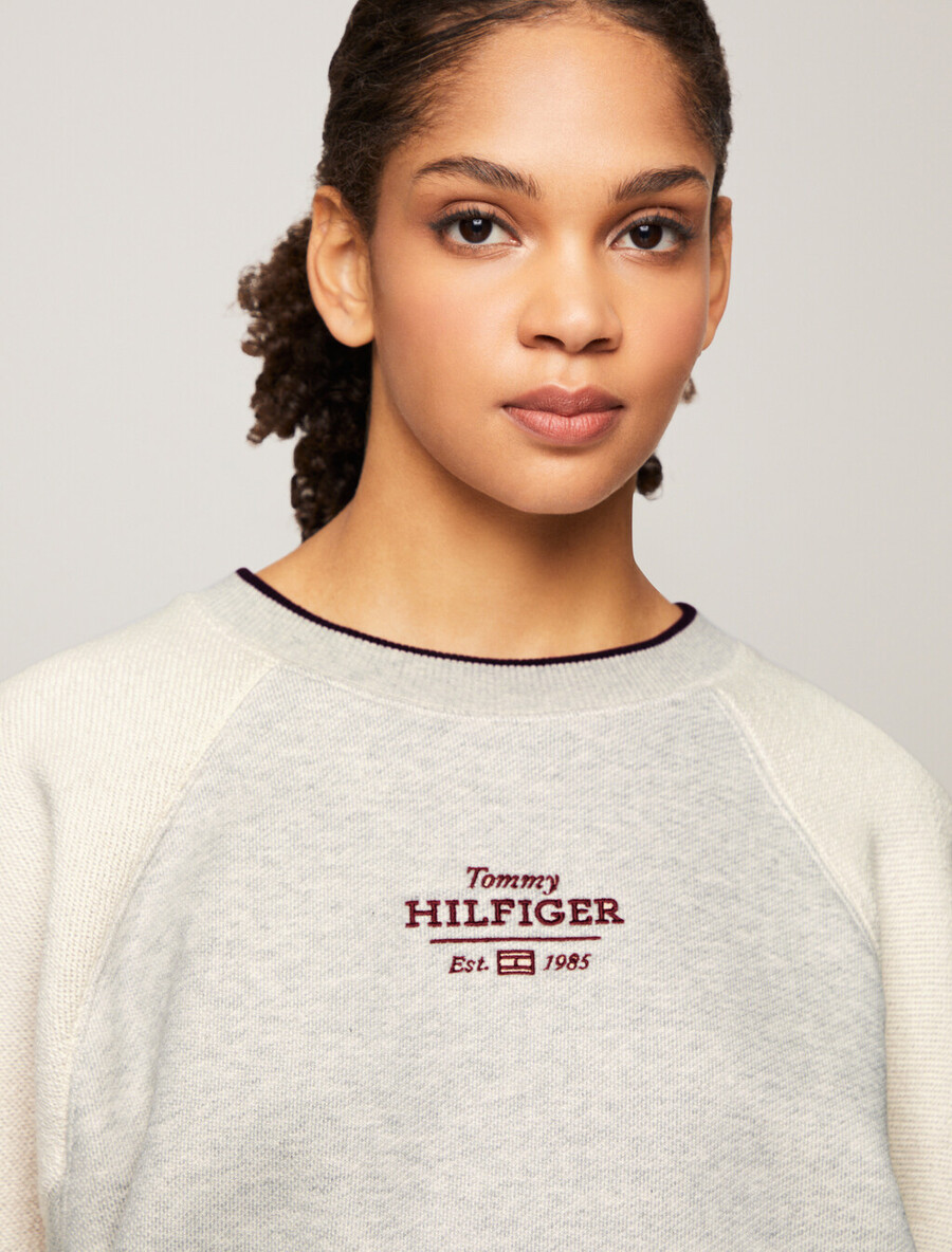 sweatshirt mit strukturiertem logo